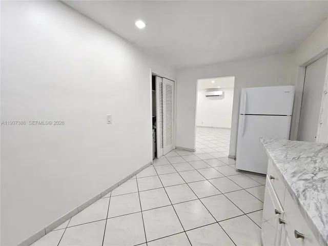 $1,900 | 5401 Hollywood Boulevard, Unit 6, Hollywood, FL 33021