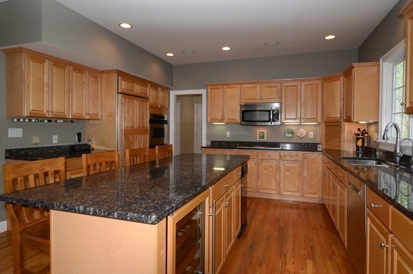 38 Mansfield Road Wellesley, MA 02481 - Photo 3 of 21