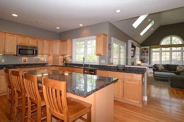 38 Mansfield Road Wellesley, MA 02481 - Photo 4 of 21