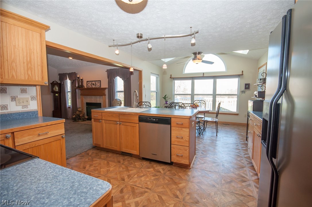 1095 South Medina Line Road Wadsworth, OH 44281 - Photo 11 of 32 Gallery Image 11