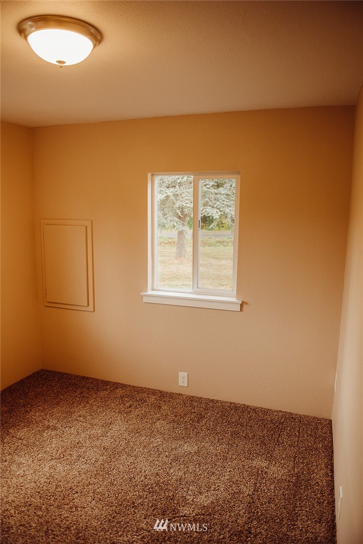 116 Eadon Road Toledo, WA 98591 - Photo 16 of 34 an empty room with a window