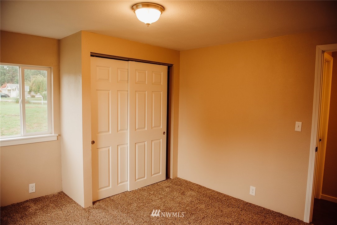 116 Eadon Road Toledo, WA 98591 - Photo 19 of 34 an empty room with windows