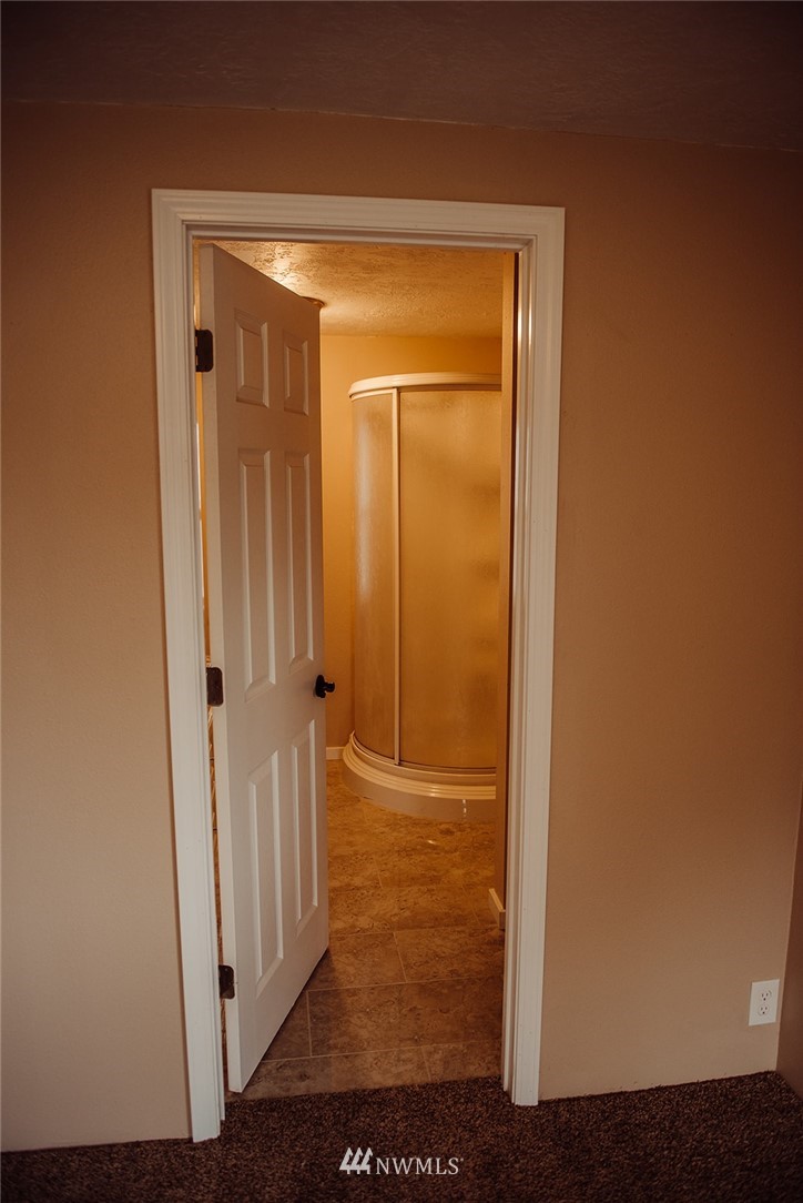 116 Eadon Road Toledo, WA 98591 - Photo 22 of 34 view of a room with door