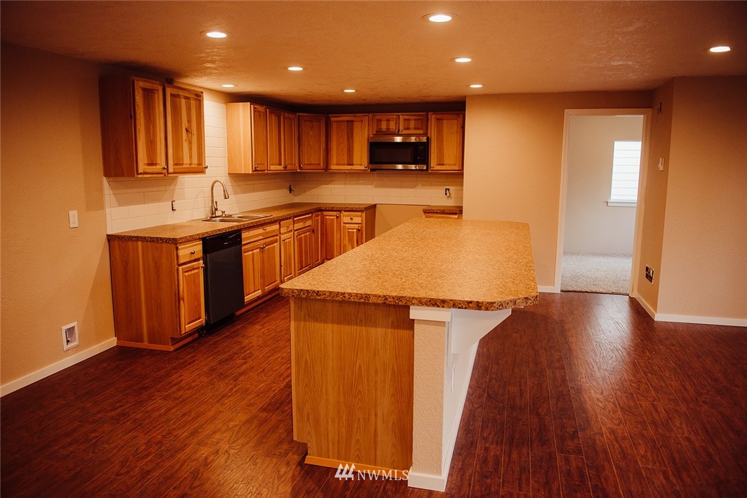 116 Eadon Road Toledo, WA 98591 - Photo 6 of 34 a kitchen with stainless steel appliances granite countertop a sink a stove a refrigerator and island with wooden floor