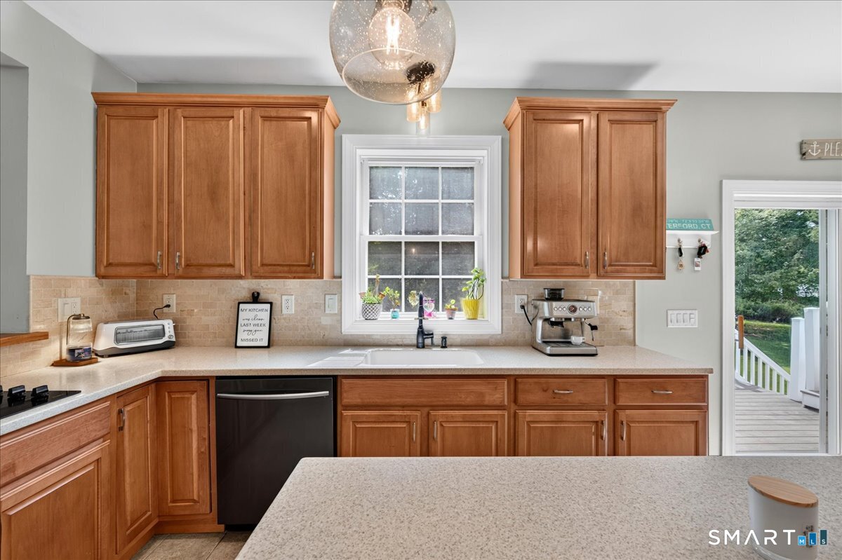 15 R Lee Road Waterford, CT 06385 - Photo 19 of 40 Gallery Image 19