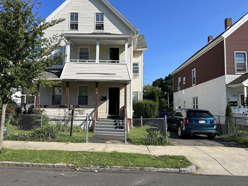 17 Lexington Street Springfield, MA 01107 - Photo 1 of 34 Gallery Image 1