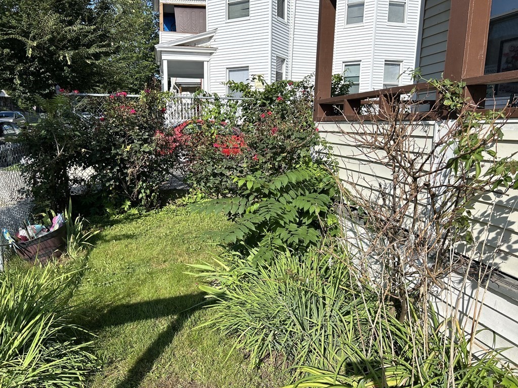 17 Lexington Street Springfield, MA 01107 - Photo 3 of 34 Gallery Image 3