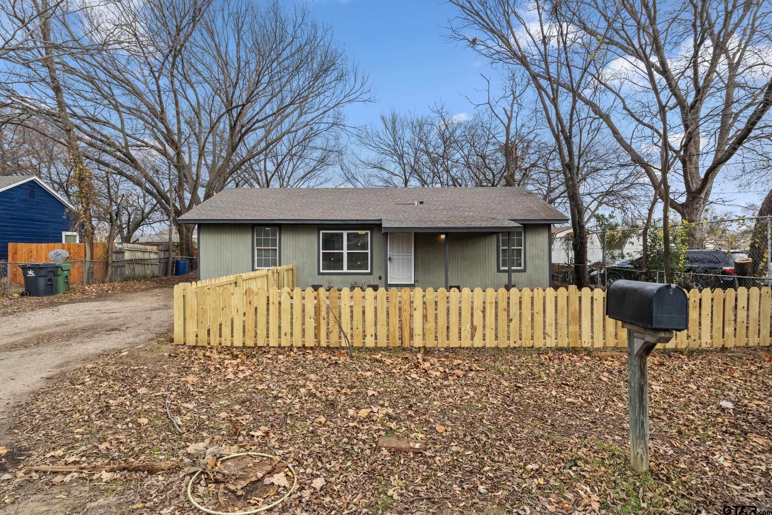 903 Hester Street Arlington, TX 76011 - Photo 1 of 17