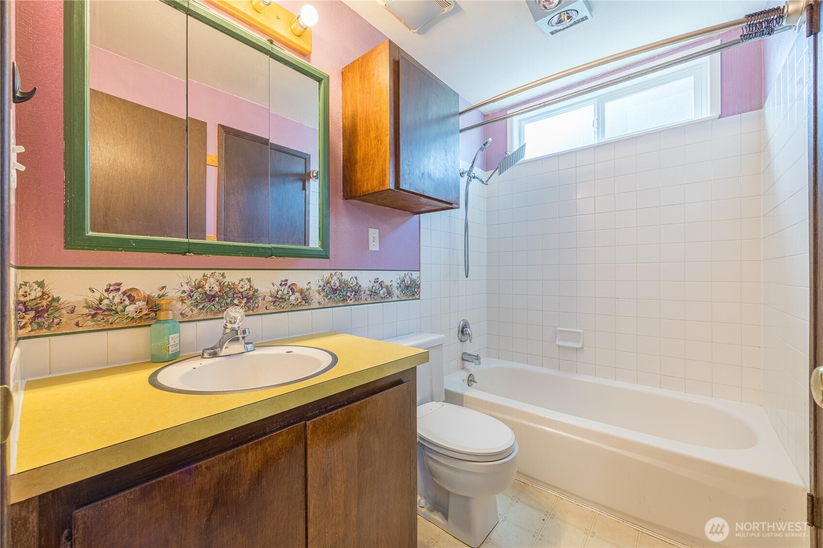323 West Fir Street Sequim, WA 98382 - Photo 17 of 40 a bathroom with a sink a toilet and bathtub