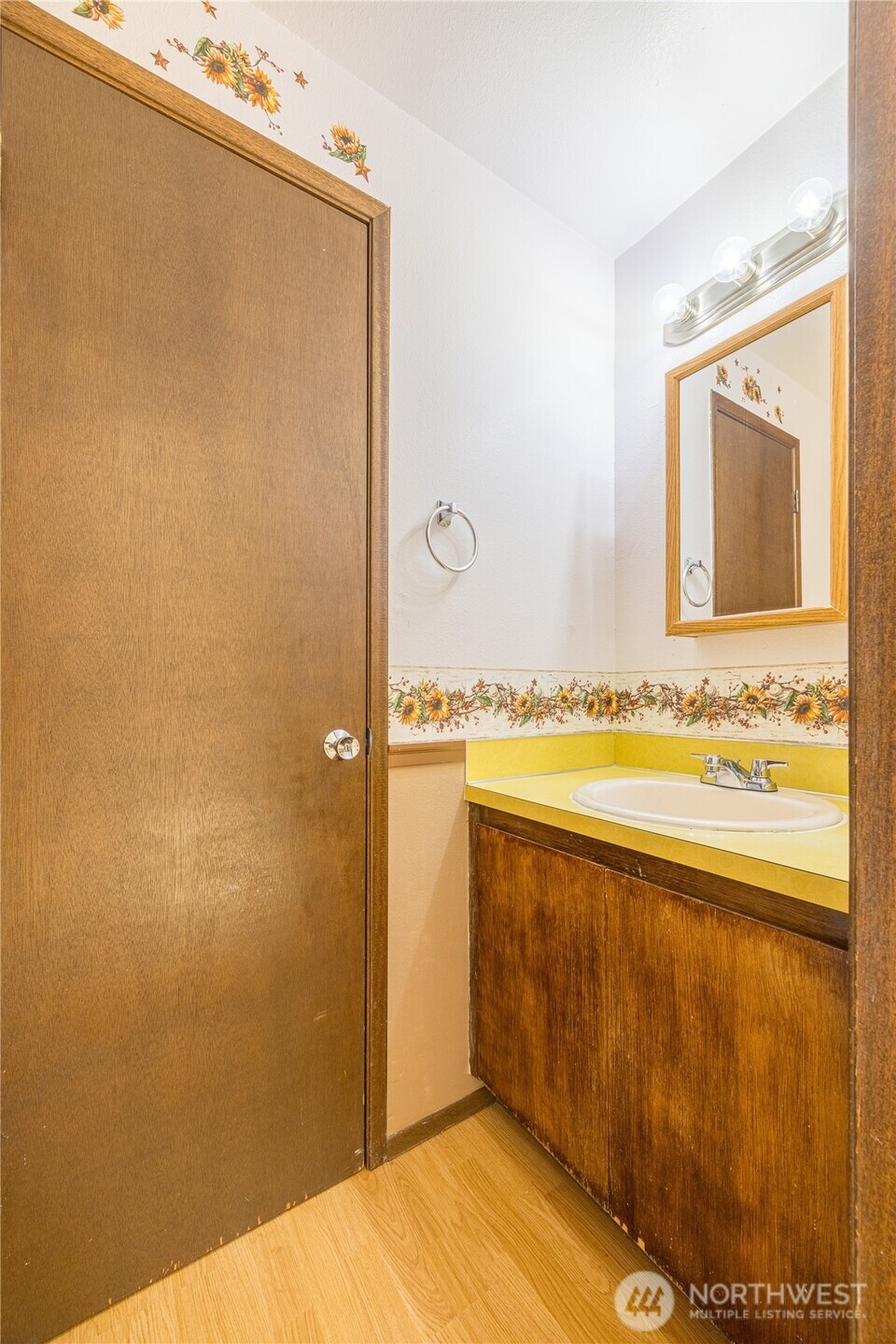 323 West Fir Street Sequim, WA 98382 - Photo 22 of 40 a bathroom with a tub and a window
