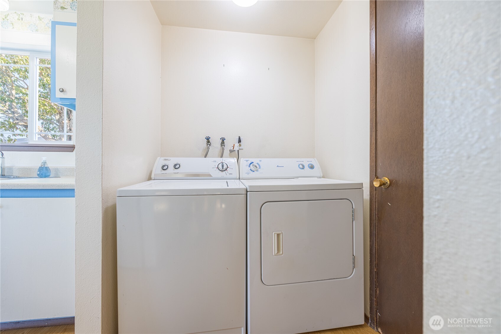 323 West Fir Street Sequim, WA 98382 - Photo 24 of 40 a utility room with dryer and washer