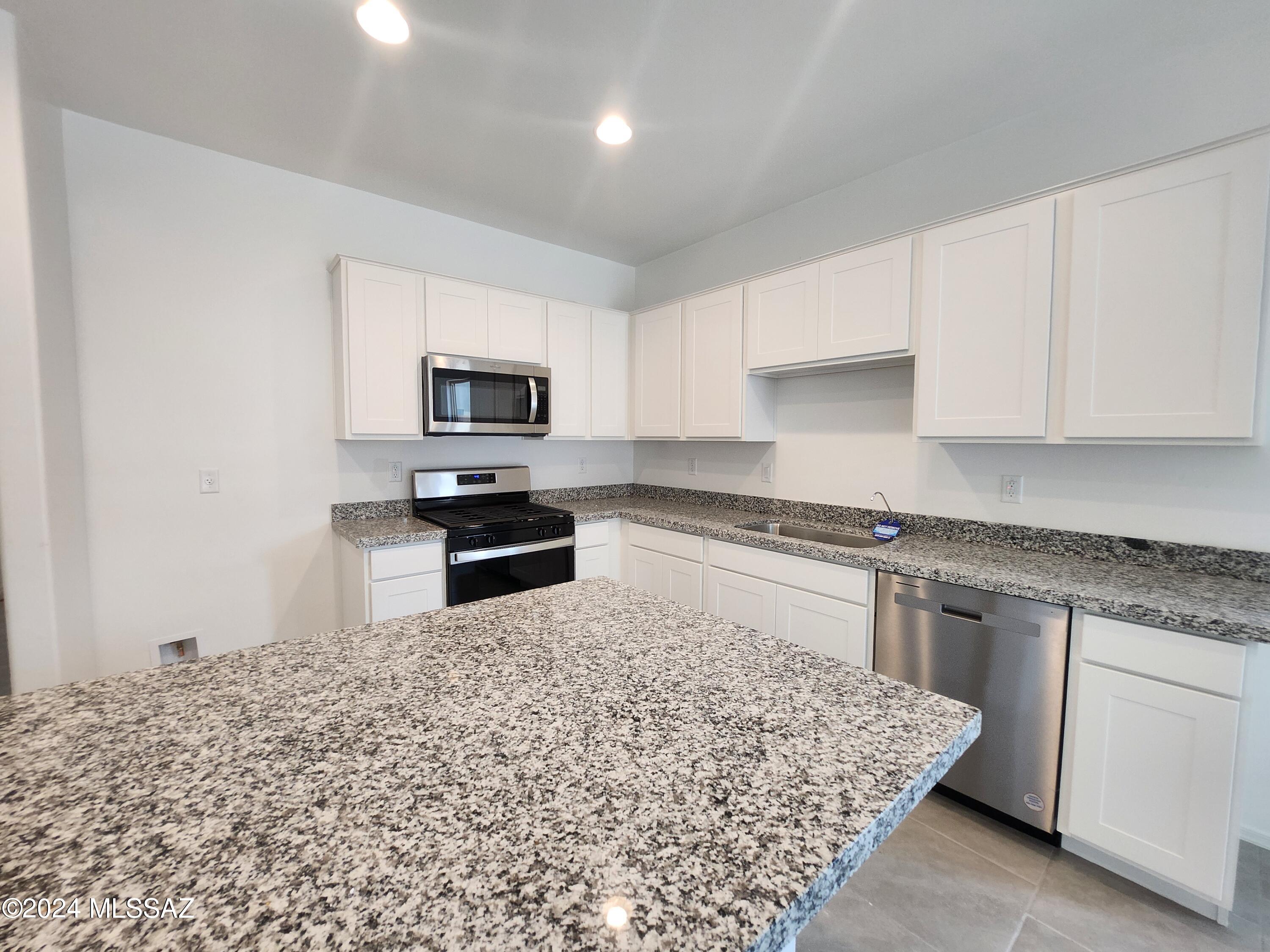12536 West Barnett Road Marana, AZ 85653 - Photo 11 of 41