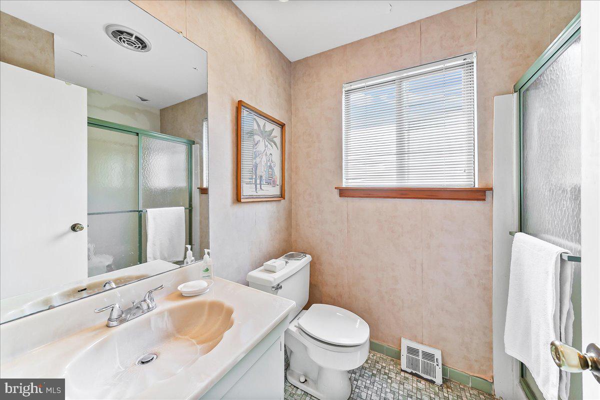 1101 Brinton Place Road West Chester, PA 19380 - Photo 24 of 31 Primary Bathroom