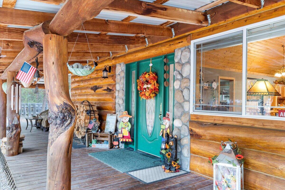 1735 Rector Road La Pine, OR 97739 - Photo 2 of 40 Covered Front Porch