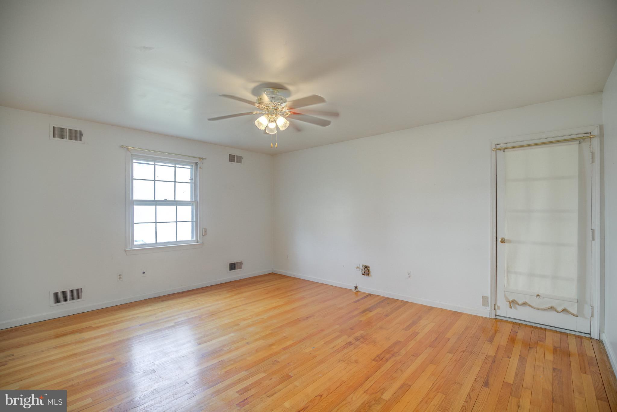 11809 Stuart Mill Road Oakton, VA 22124 - Photo 35 of 76 Primary Bedroom view 2