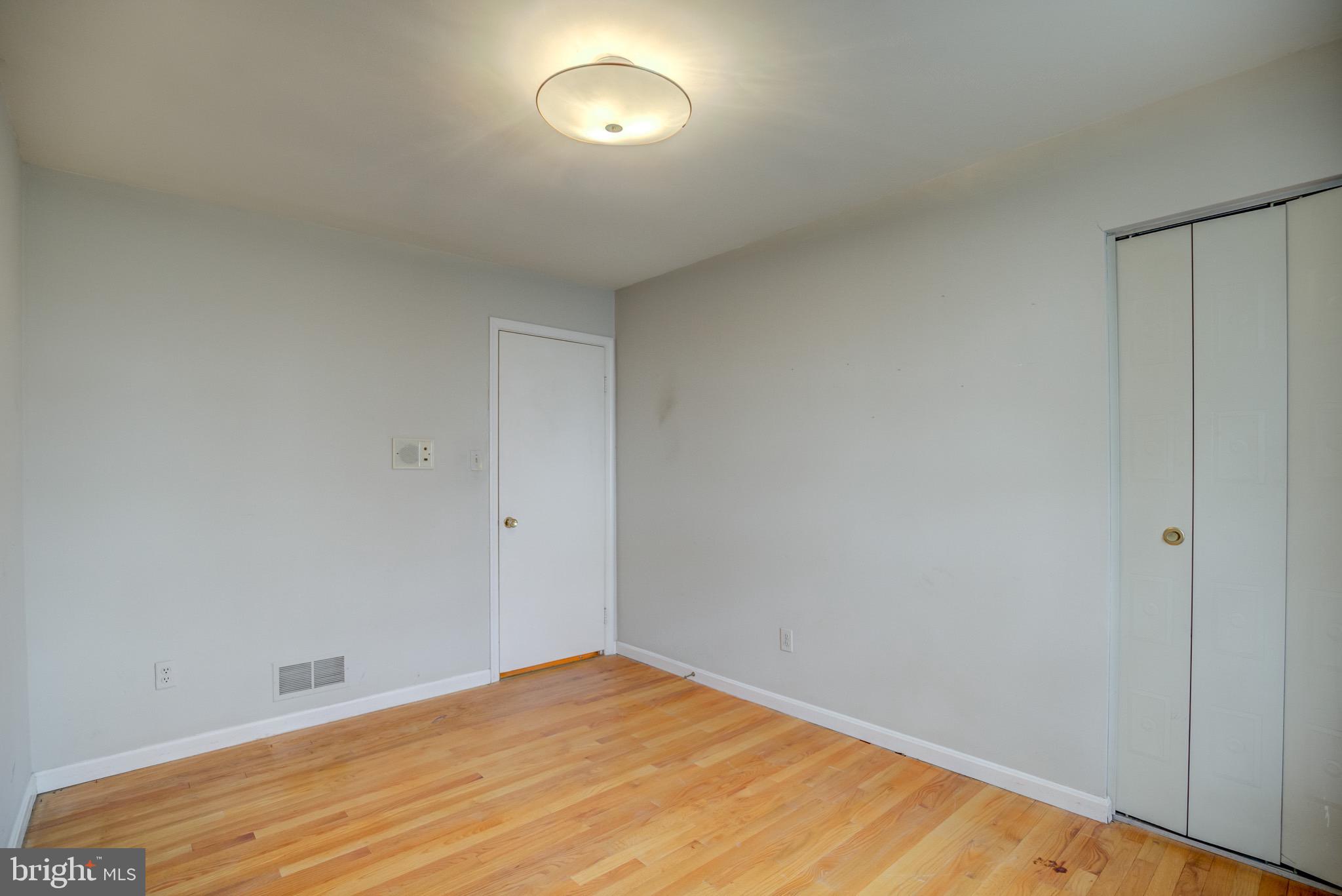 11809 Stuart Mill Road Oakton, VA 22124 - Photo 46 of 76 Bedroom 5 view 2