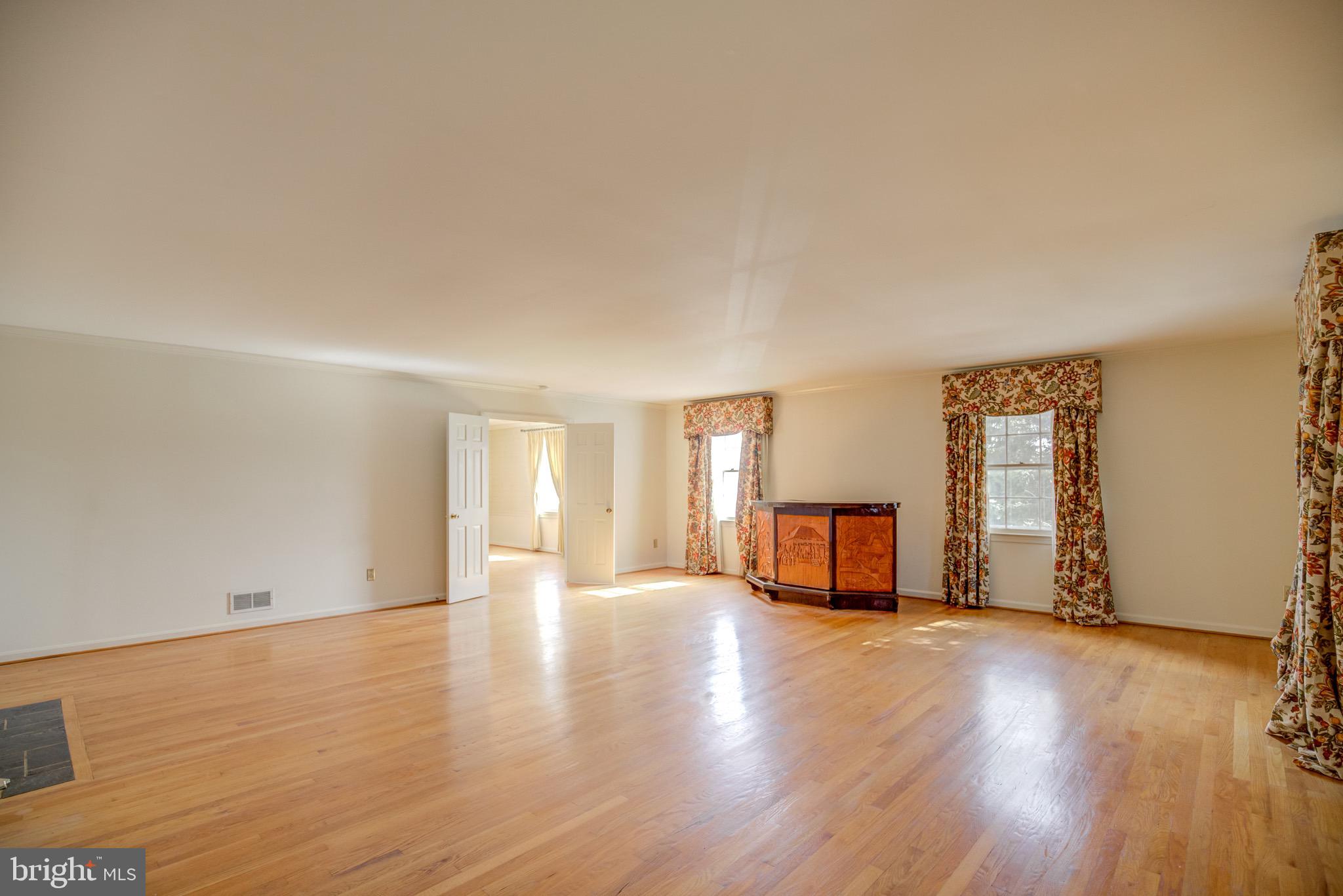 11809 Stuart Mill Road Oakton, VA 22124 - Photo 58 of 76 living room