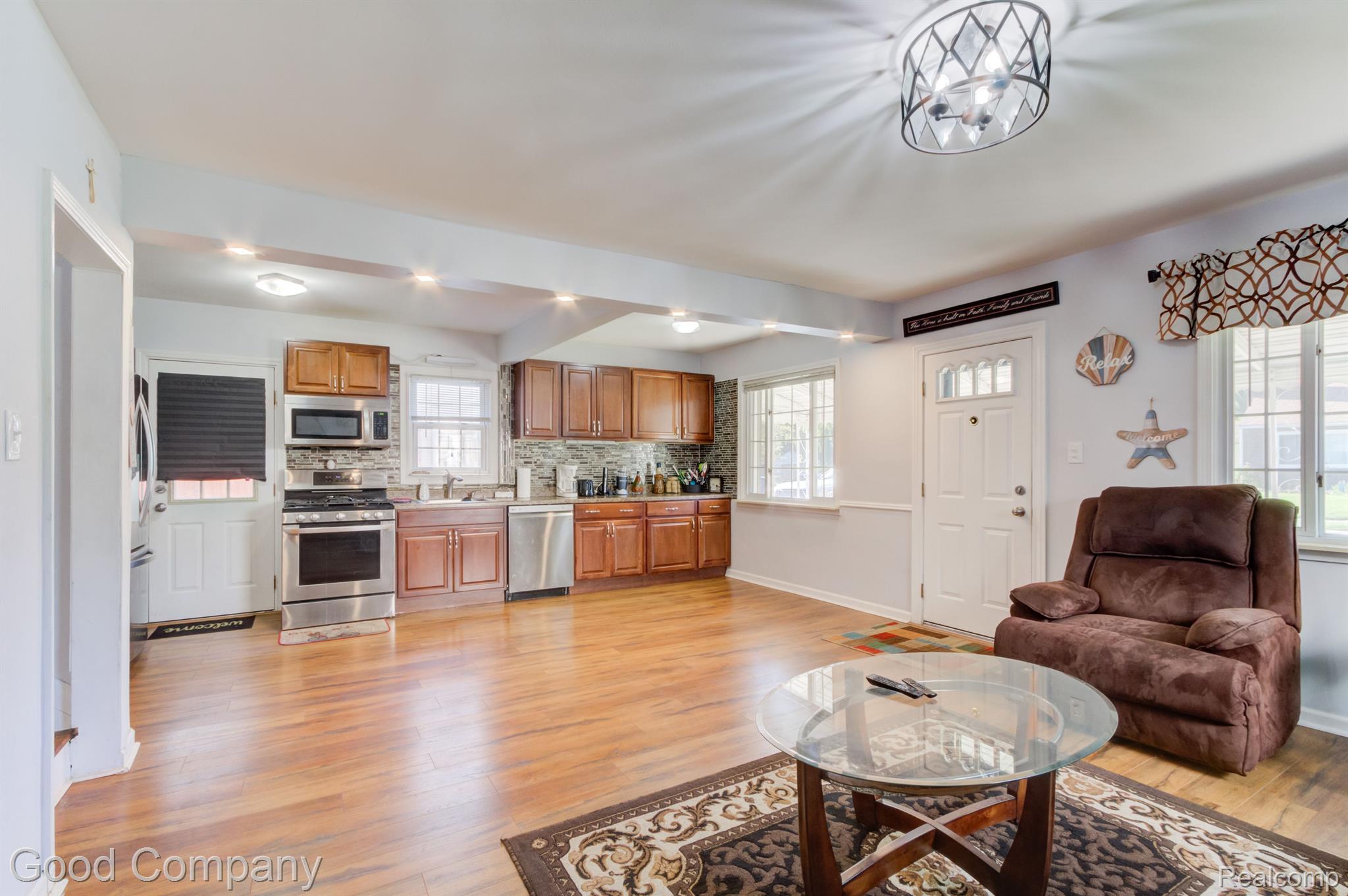 8471 Harding Street Center Line, MI 48015 - Photo 8 of 39