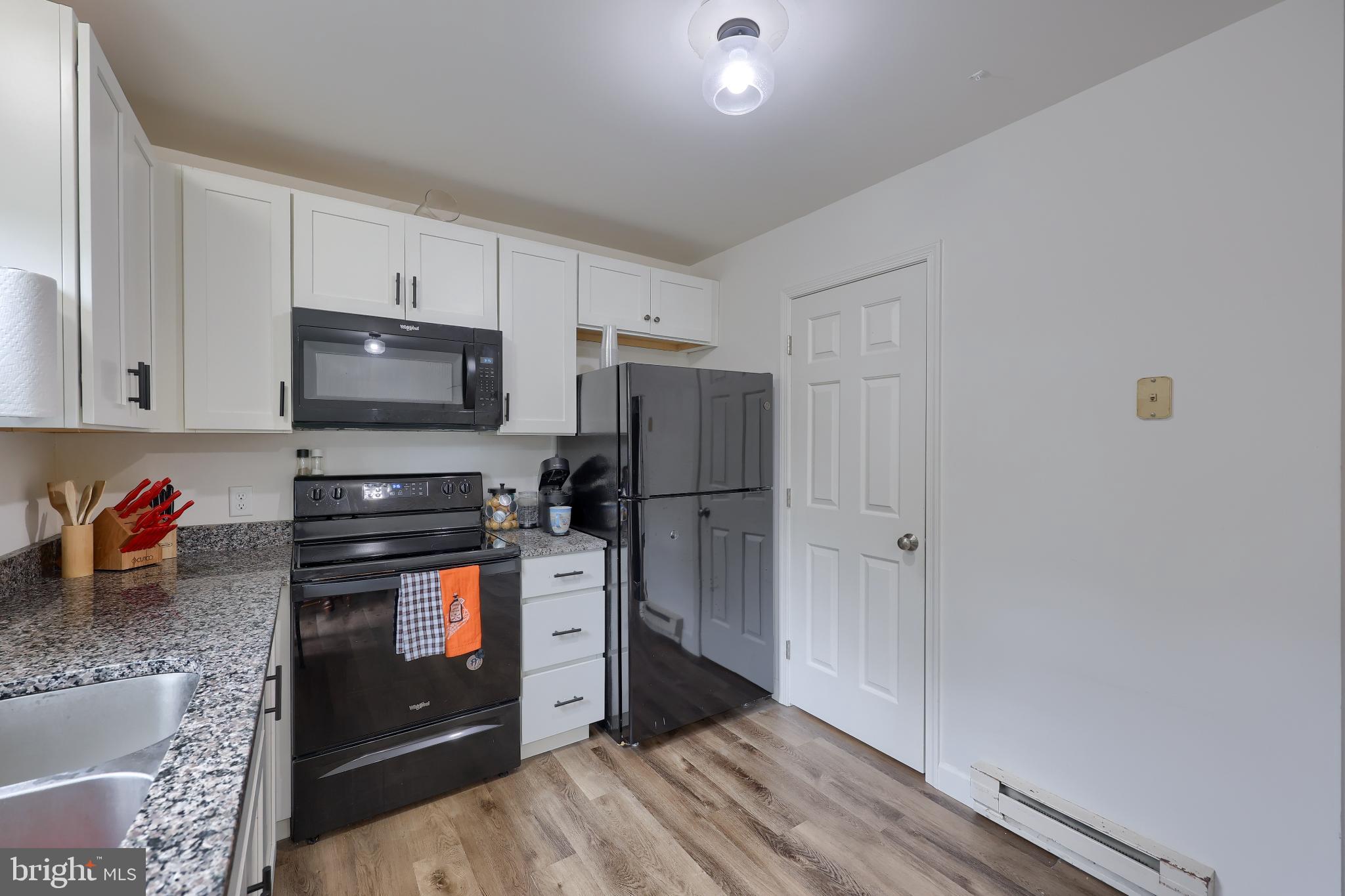 425 Cardinal Road Lititz, PA 17543 - Photo 16 of 33 a kitchen with stainless steel appliances a refrigerator and a stove top oven
