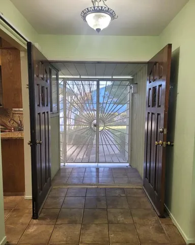 a view of entryway with interior