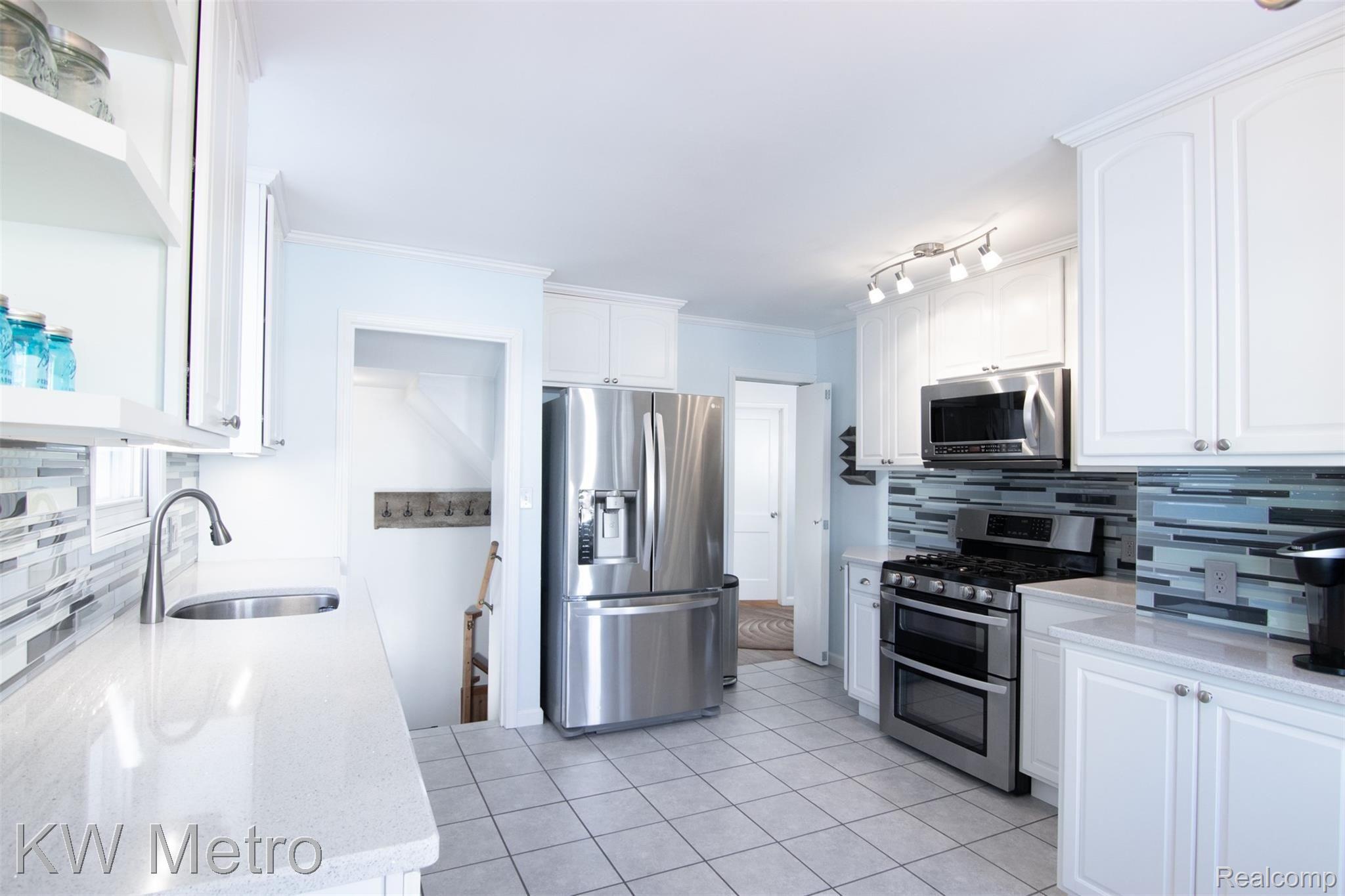 1249 Columbia Road Berkley, MI 48072 - Photo 3 of 21 1249 ColumbiaKit2.jpg