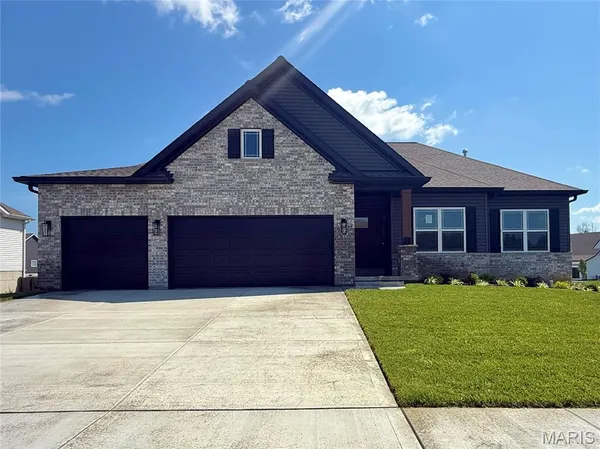 $428,500 | 505 Clarks Crossing, Moscow Mills, MO 63362