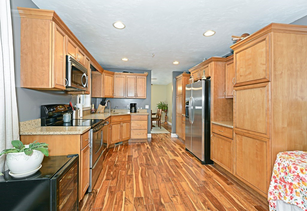 35 H Putnam Road Charlton, MA 01507 - Photo 7 of 26 Gallery Image 7