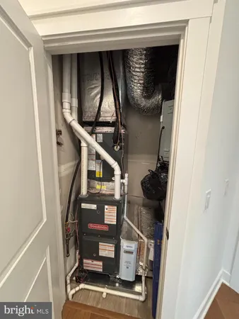 a view of entryway with workspace