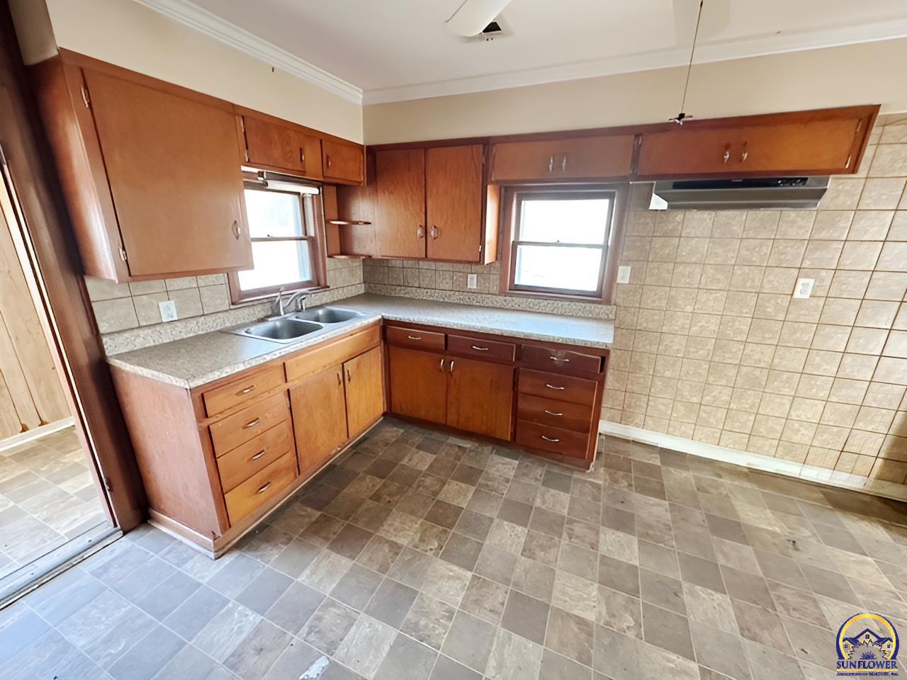 1407 North 3rd Street Neodesha, KS 66757 - Photo 2 of 21