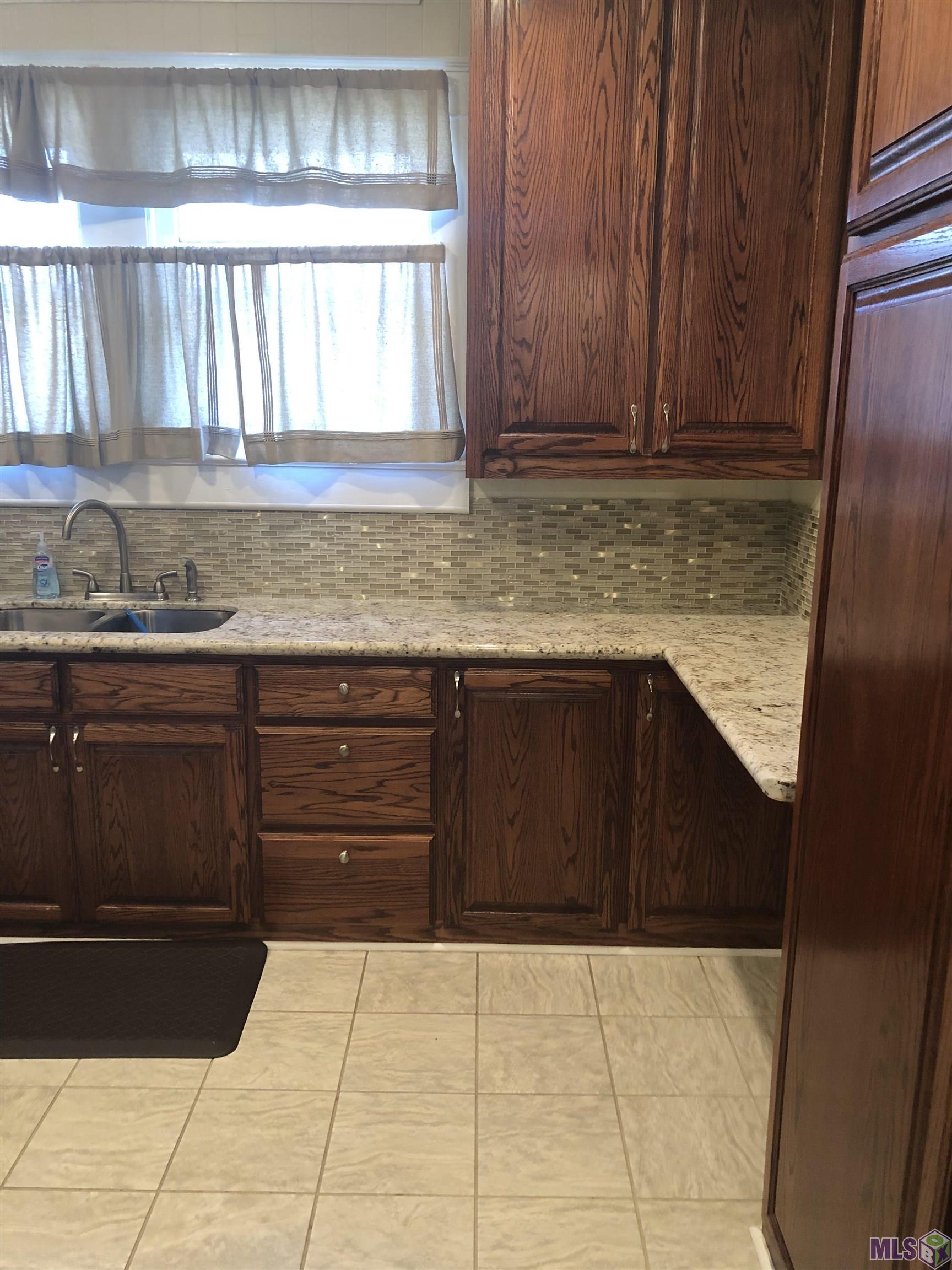 2930 Fairfields Avenue Baton Rouge, LA 70802 - Photo 3 of 5 Kitchen pic 2