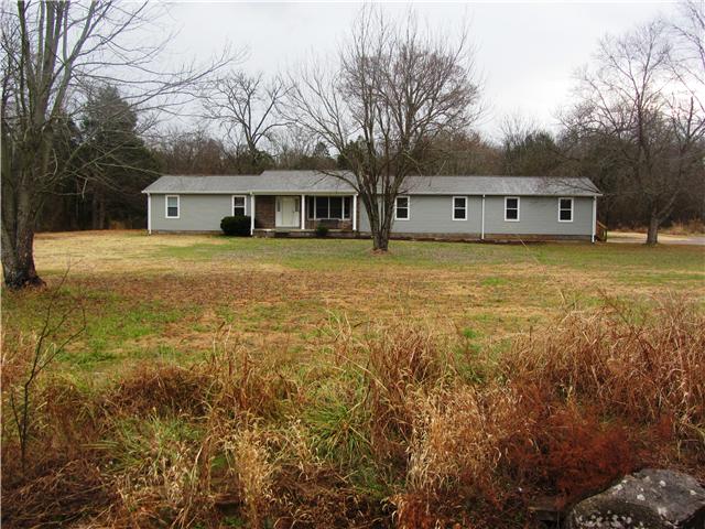2401 Cairo Bend Road Lebanon, TN 37087 - Photo 1 of 18 a front view of a house with garden