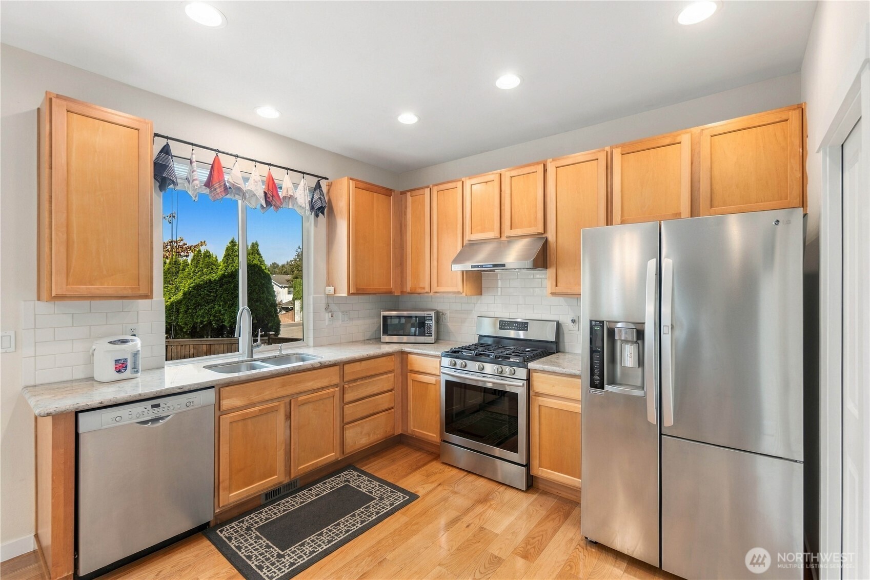 417 Hoquiam Place Northeast Renton, WA 98059 - Photo 13 of 31 Gallery Image 13