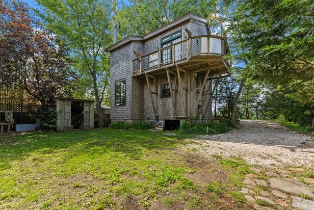 $1,895,000 | 129 Beach Road, Vineyard Haven, MA 02568