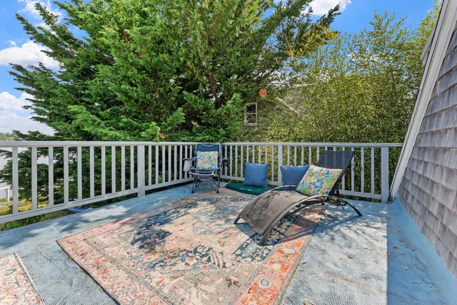 $1,895,000 | 129 Beach Road, Vineyard Haven, MA 02568