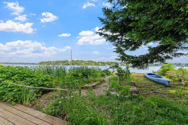$1,895,000 | 129 Beach Road, Vineyard Haven, MA 02568