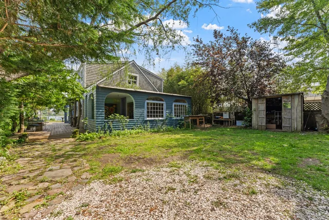$1,895,000 | 129 Beach Road, Vineyard Haven, MA 02568