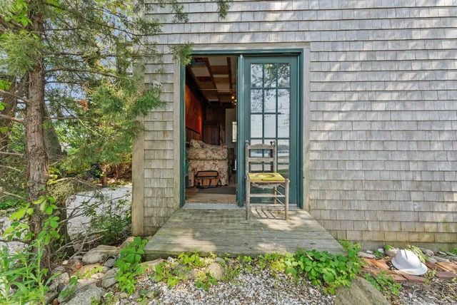 $1,895,000 | 129 Beach Road, Vineyard Haven, MA 02568