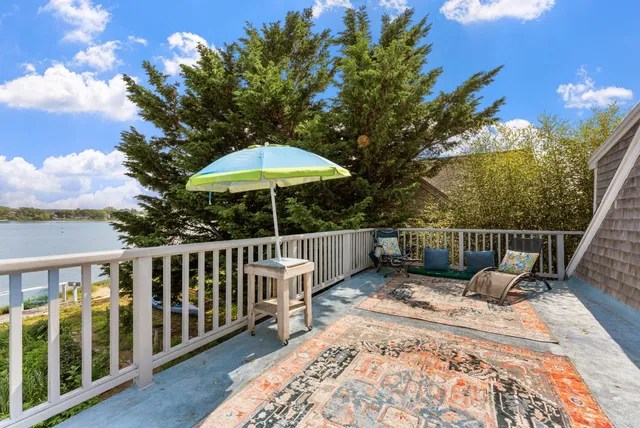 $1,895,000 | 129 Beach Road, Vineyard Haven, MA 02568