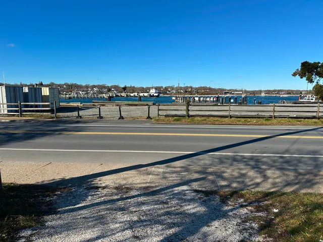 $1,895,000 | 129 Beach Road, Vineyard Haven, MA 02568