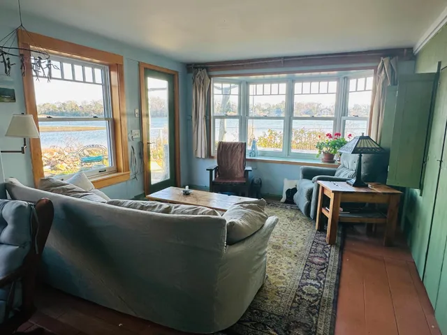 $1,895,000 | 129 Beach Road, Vineyard Haven, MA 02568