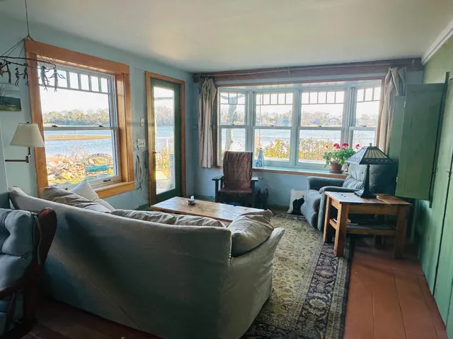 $1,895,000 | 129 Beach Road, Vineyard Haven, MA 02568