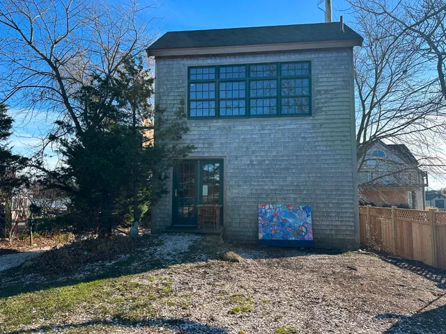 $1,895,000 | 129 Beach Road, Vineyard Haven, MA 02568