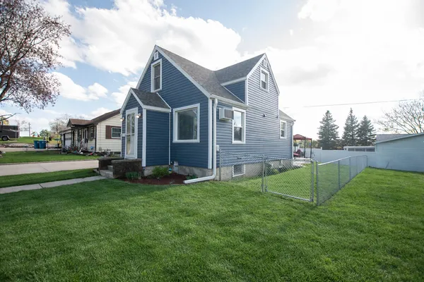 $165,000 | 813 South Jefferson Avenue, Dixon, IL 61021