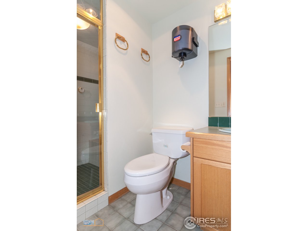 1385 West Coach Road Boulder, CO 80302 - Photo 22 of 25 a bathroom with a toilet and a shower curtain