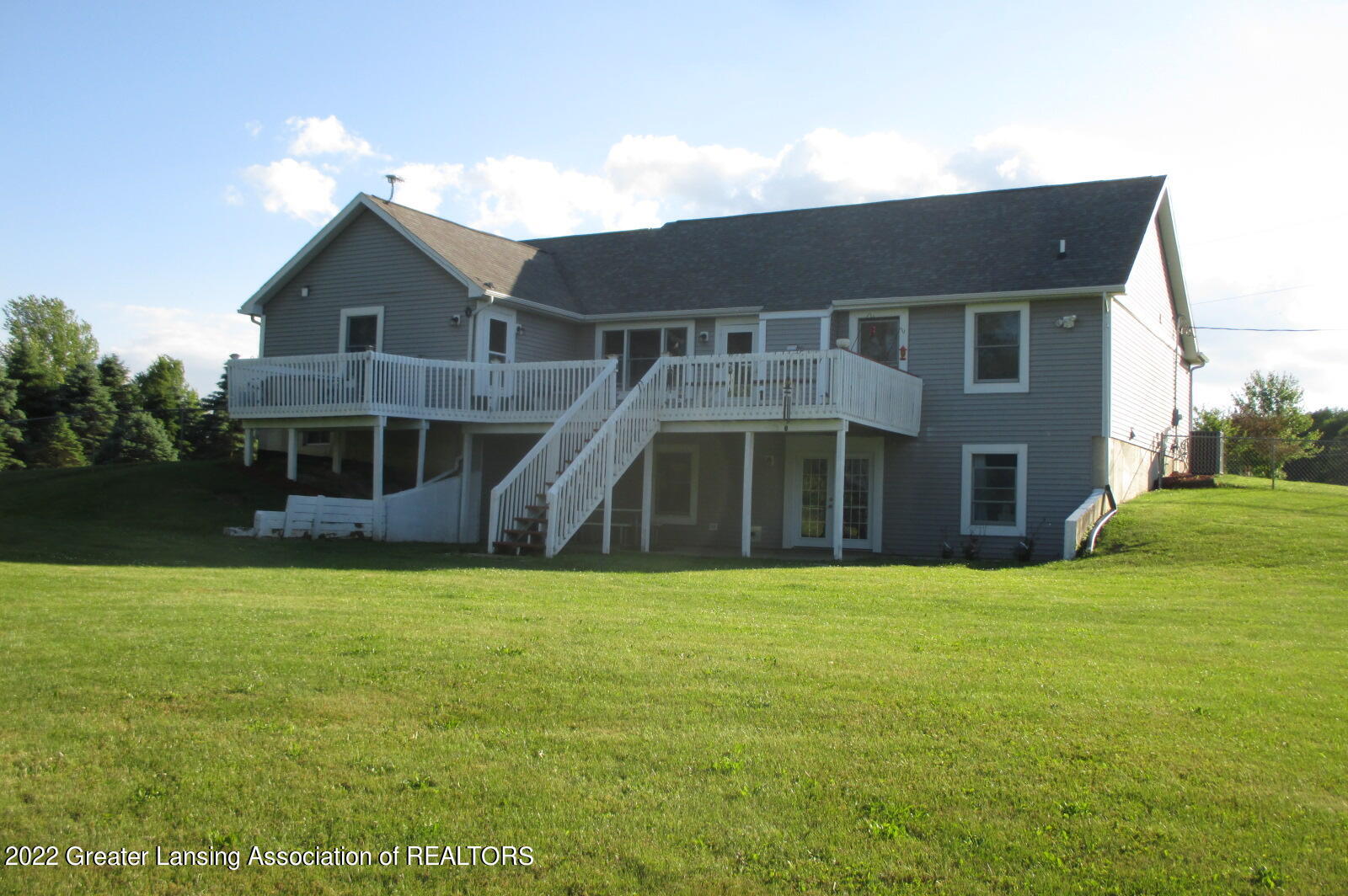 595 South Chester Road Charlotte, MI 48813 - Photo 3 of 33 3 Ext Rear