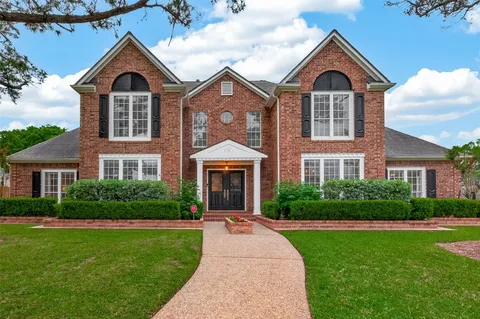 $829,900 | 3107 East Hickory Park Circle, Sugar Land, TX 77479