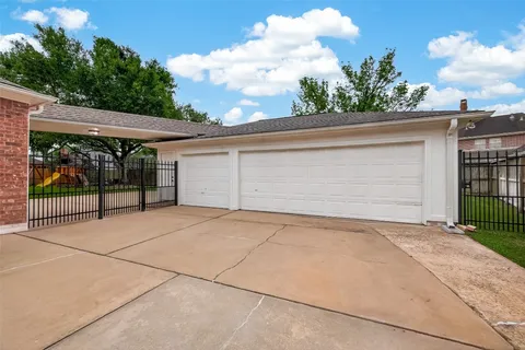 $829,900 | 3107 East Hickory Park Circle, Sugar Land, TX 77479