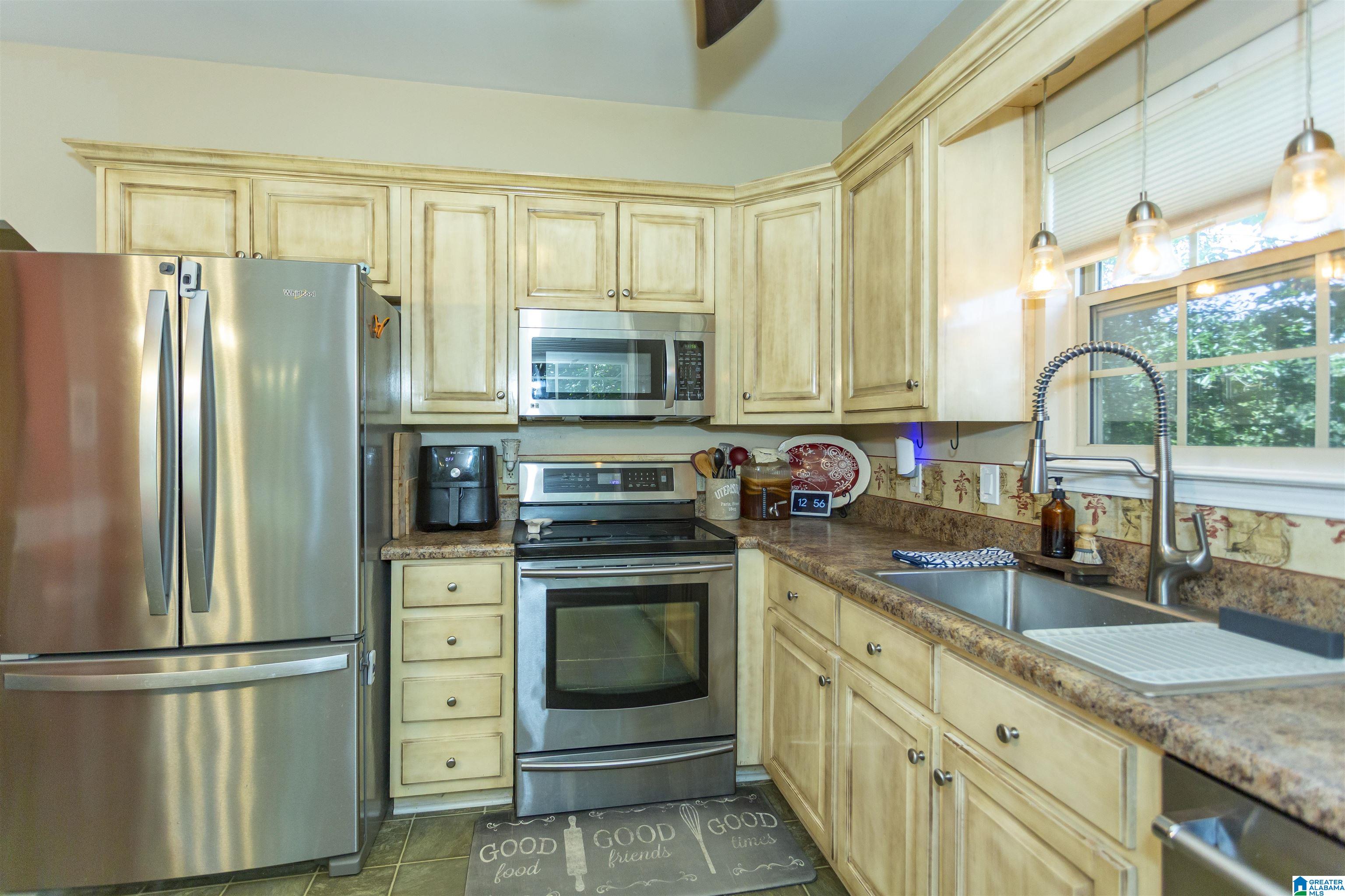457 Hidden Ridge Drive Odenville, AL 35120 - Photo 3 of 39
