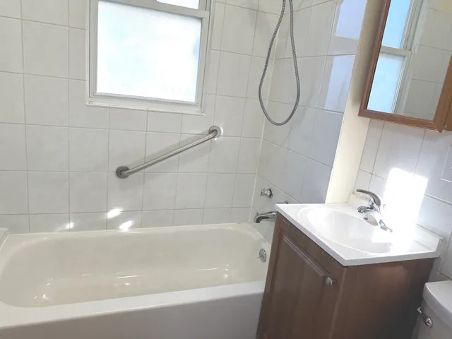 $2,200 | 1723 Emerson Street, Unit 1, Evanston, IL 60201