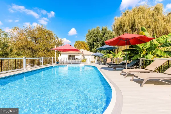 $749,900 | 132 Creekview Drive, Paradise, PA 17562